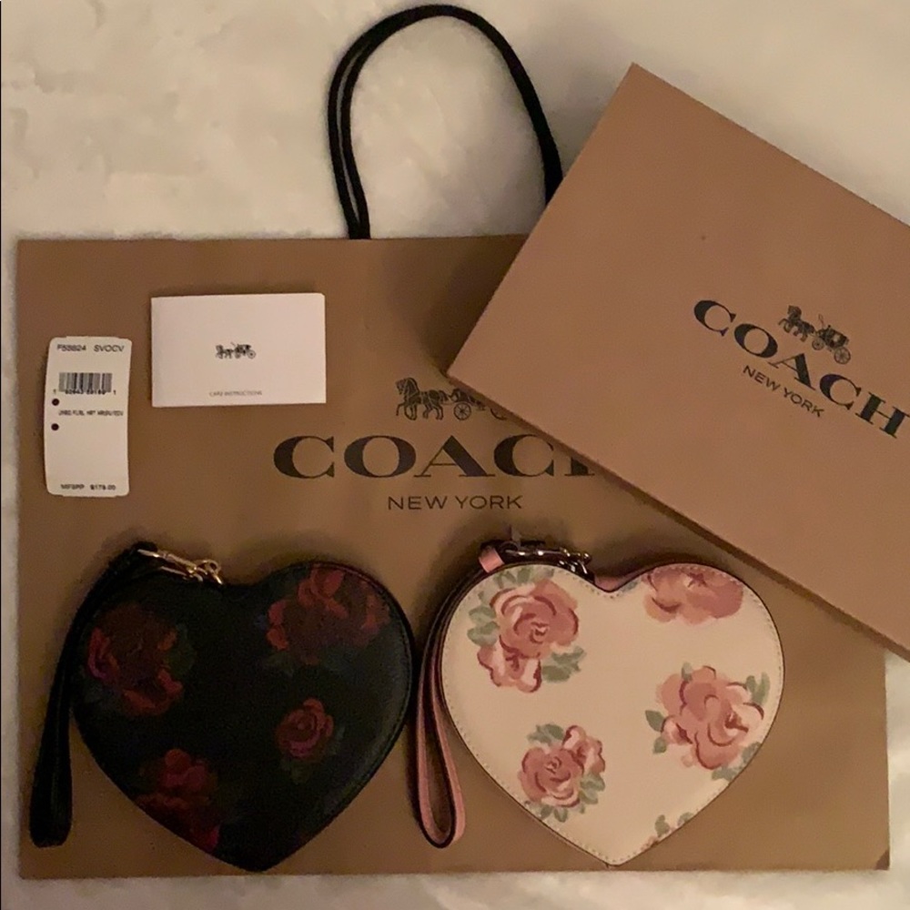 LAST ONE🎉HP🥳 COACH Jumbo Heart Shaped Wristlet - Picture 6 of 8